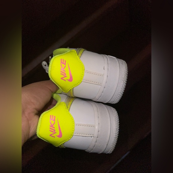 Nike Kids Sneakers in White and Neon Yellow - Picture 4 of 8